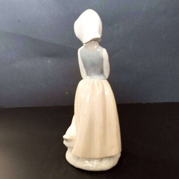 Lladro NAO Girl With Chicks and Hen Porcelain Figurine - Picture 5 of 6